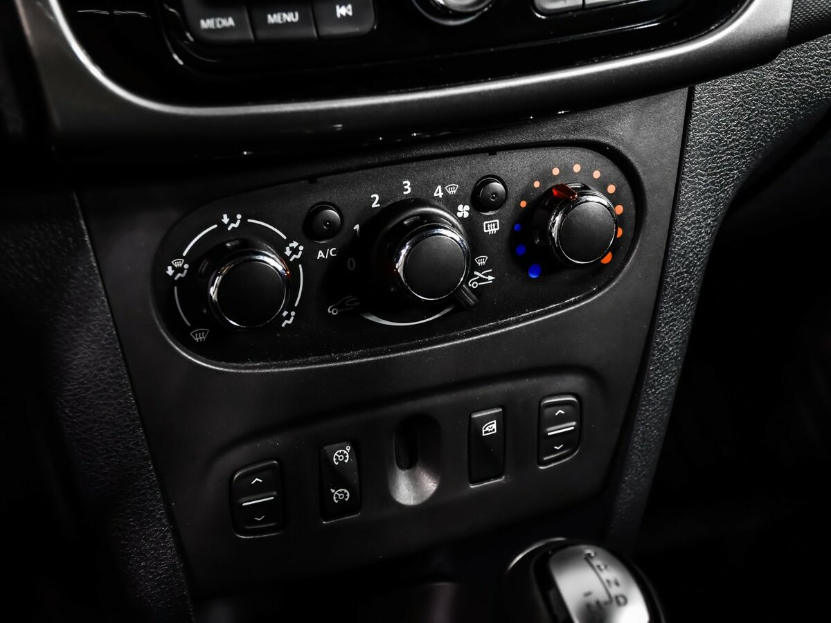 Купить Renault Logan II, 2018, 104 000 км, фото №14